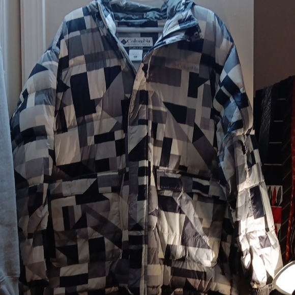 Columbia Other - Columbia Monochrome Geometric Puffer Jacket